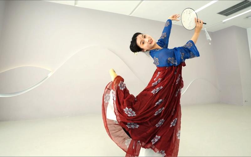 少儿中国舞小酒馆舞蹈完整版的相关图片