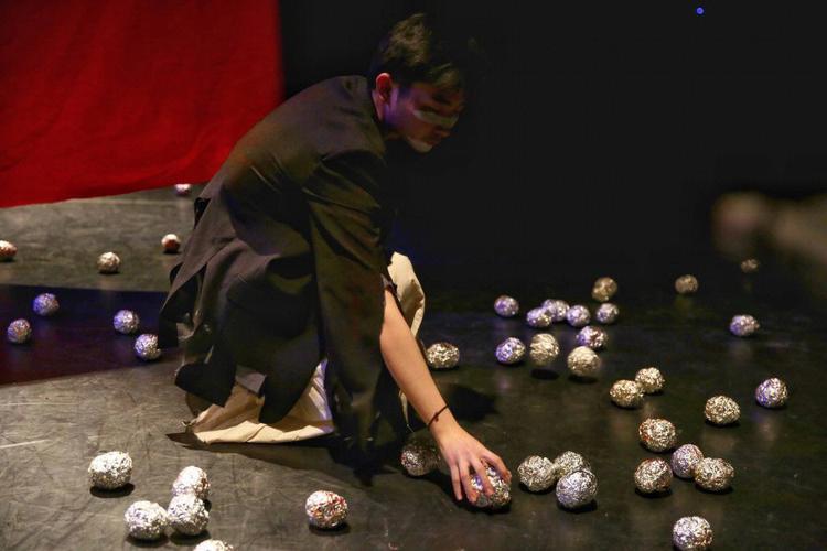 韩国魔术师崔贤宇切割魔术的相关图片